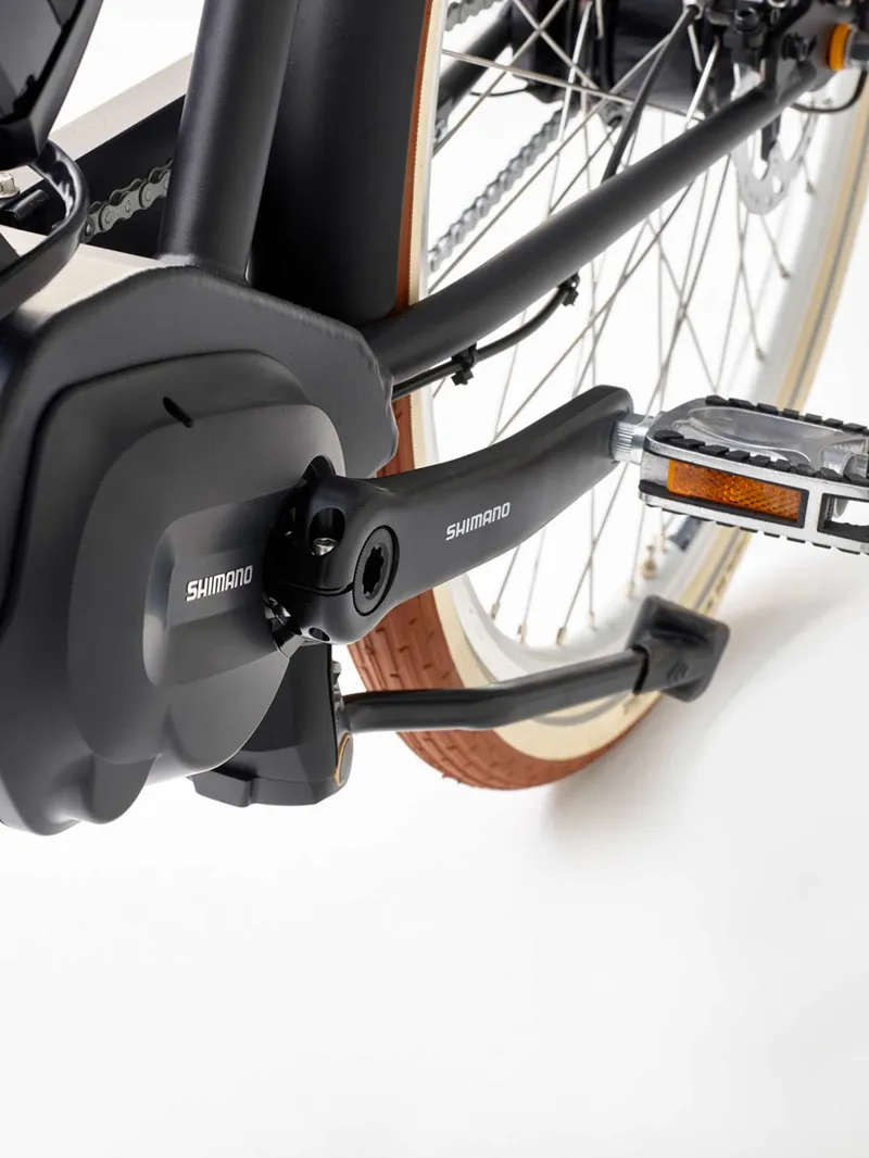 Achielle Ernest from:-7