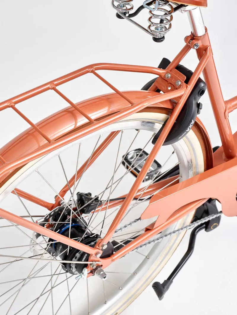 Achielle Esmee from:-4