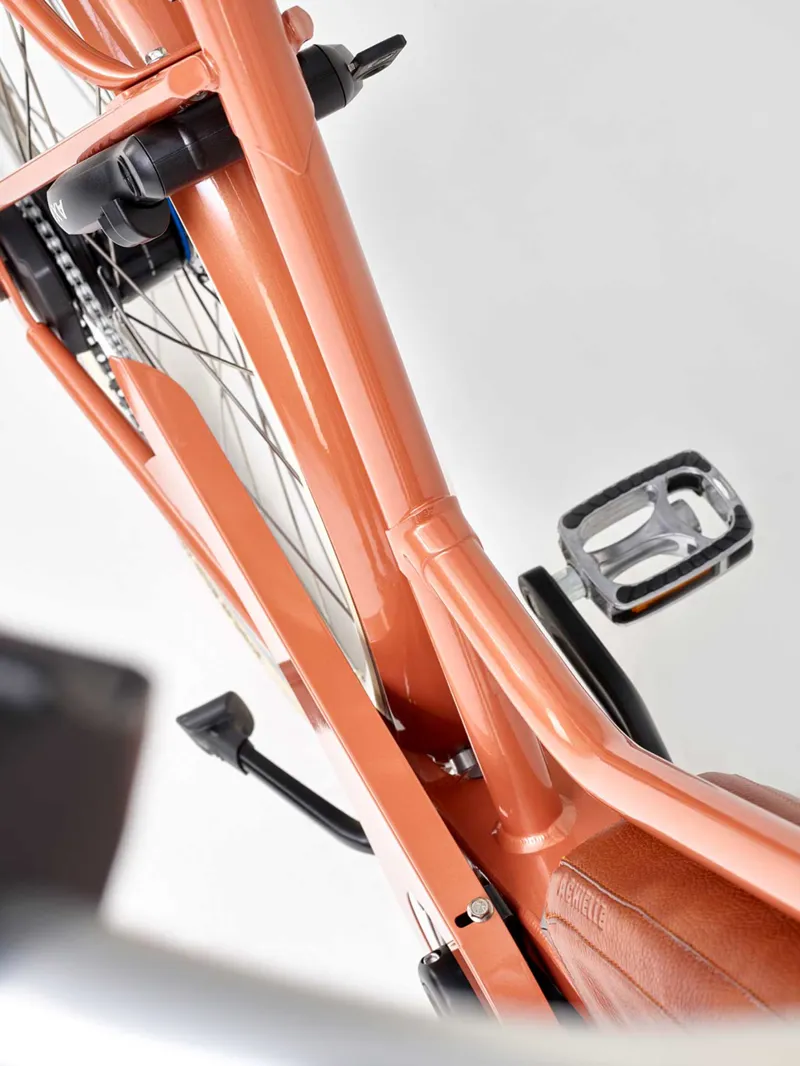 Achielle Esmee from:-5