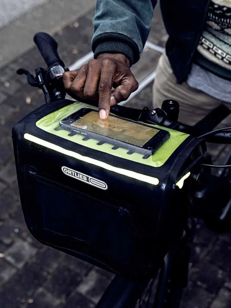 Ortlieb E-Glow in Black-6