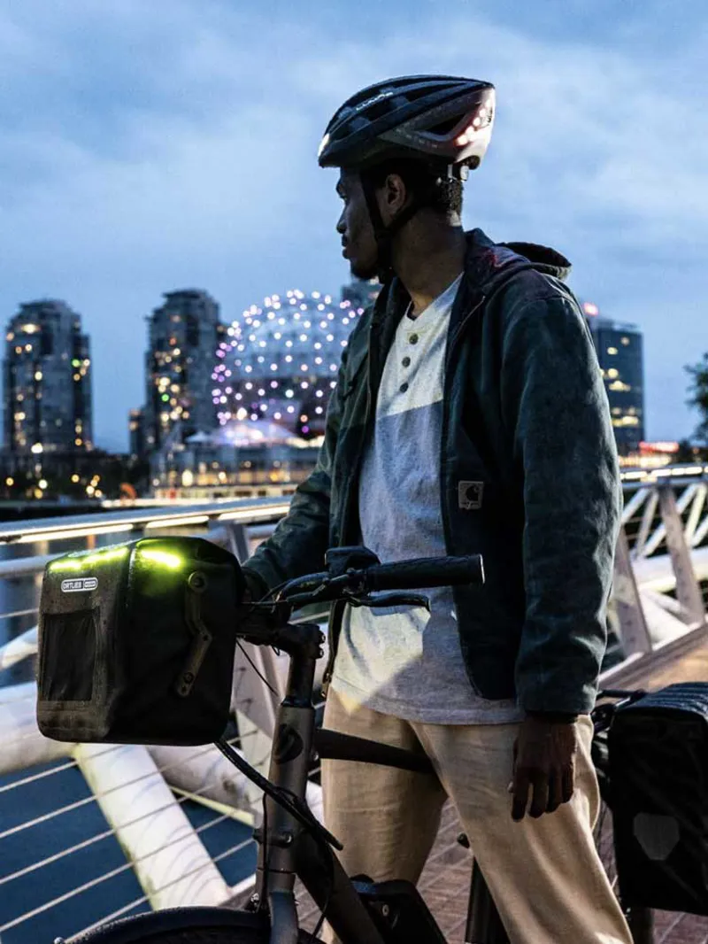 Ortlieb E-Glow in Black-4