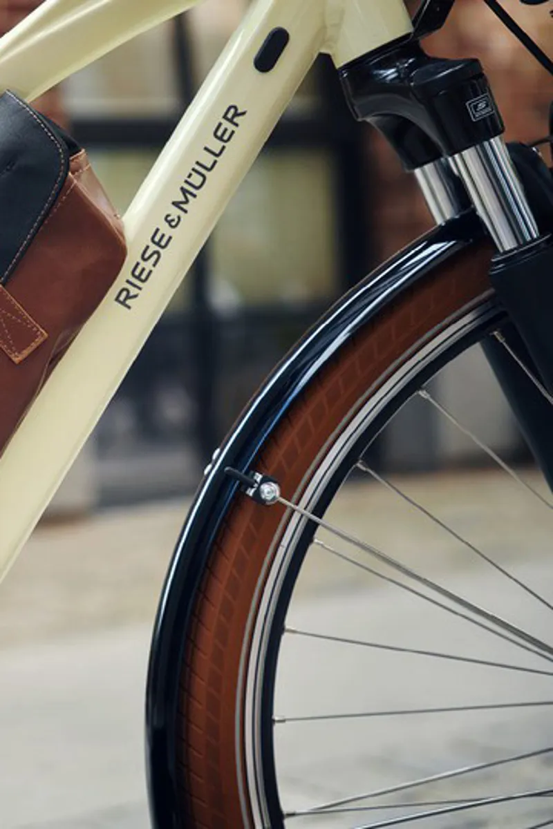 Riese and Muller Cruiser2 Mixte Silent in Cream-2